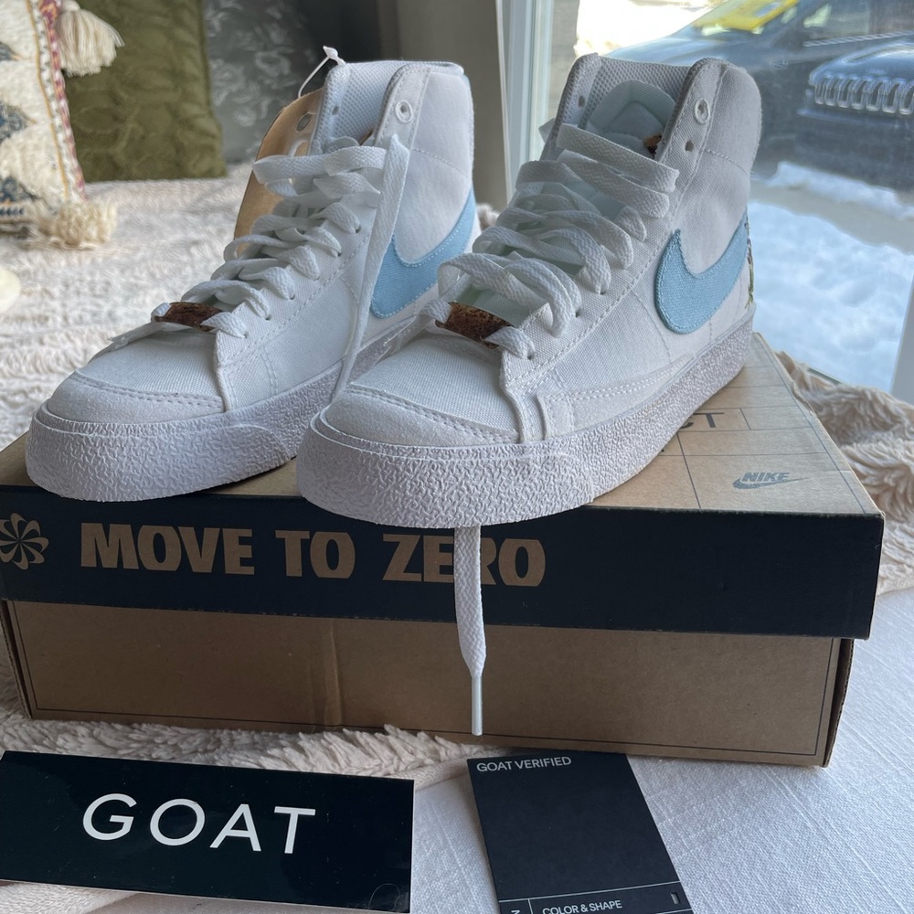 Women’s Nike Blazers Size 5